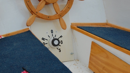 Weekender Rudder Saildrive Control Exterior